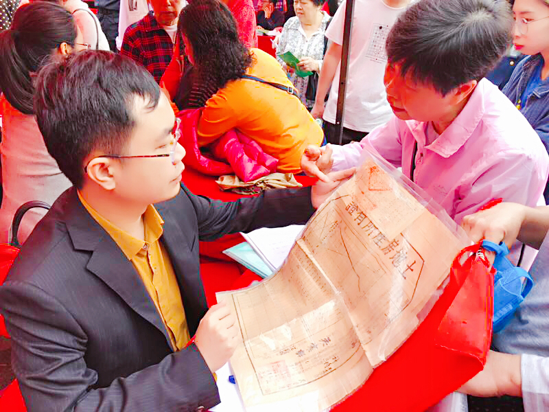 马俊哲律师参加315消费者权益日咨询现场