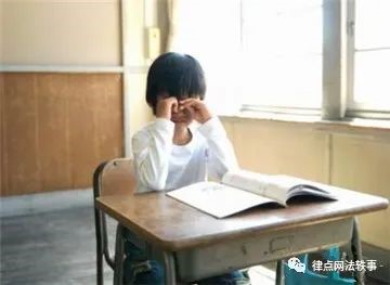 哭泣的小女孩