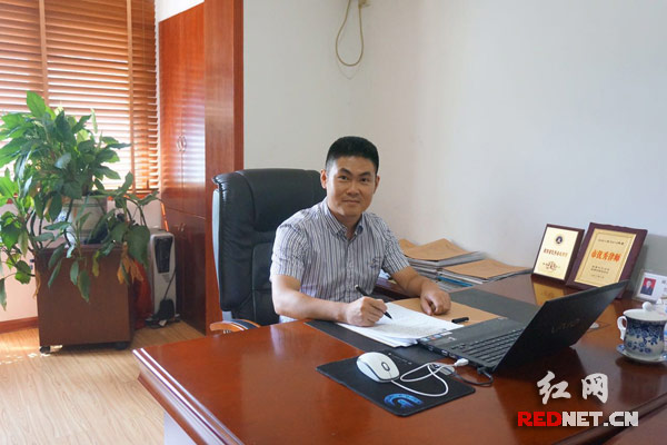 红网报道张炯律师先进事迹