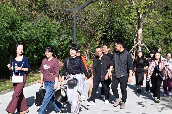 mmexport1764395440602