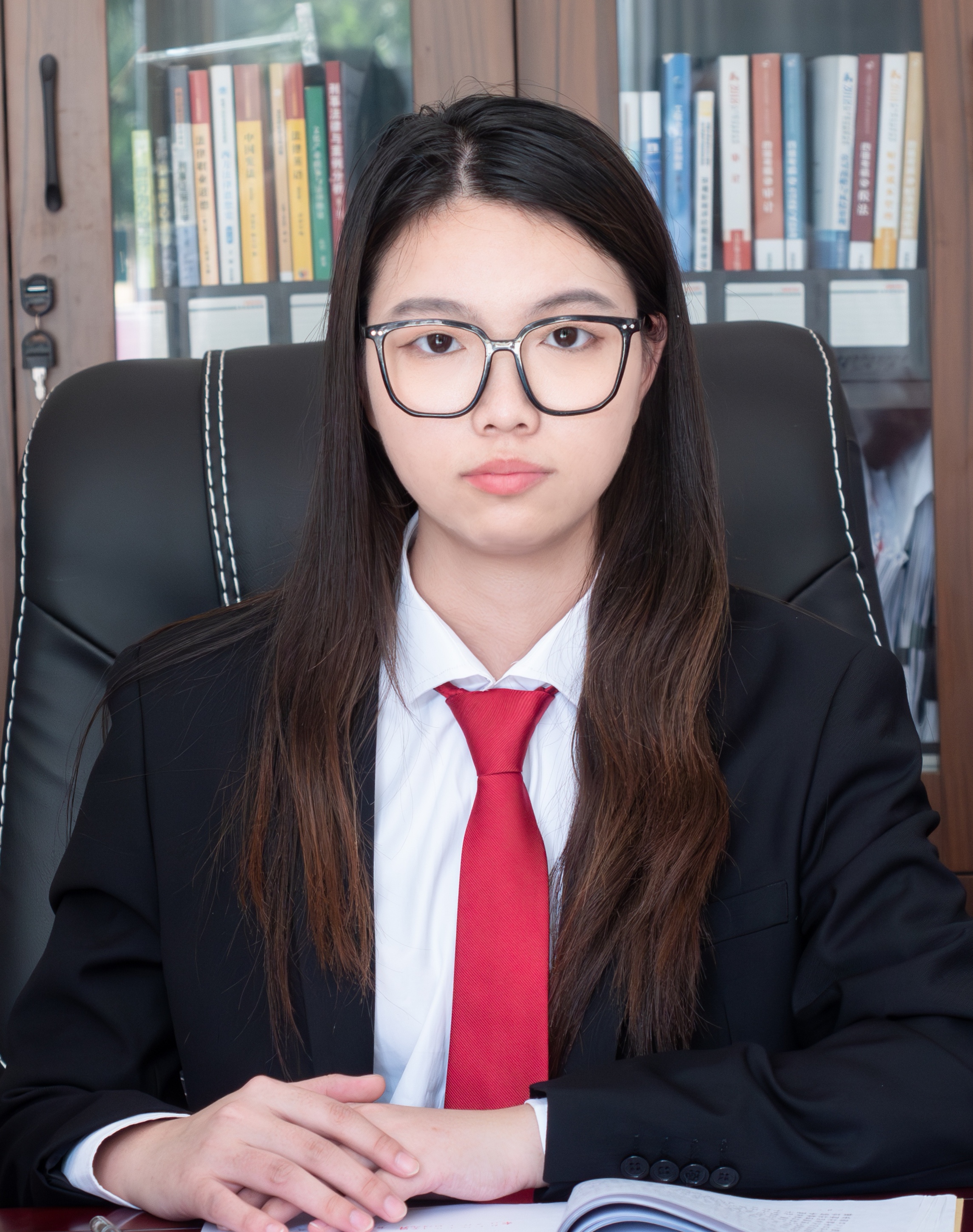 万嘉美行政主任