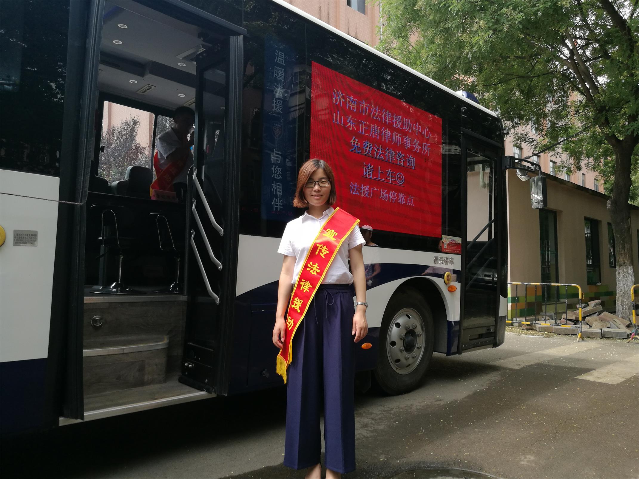 2018年4月参加市司法局温暖法援行动